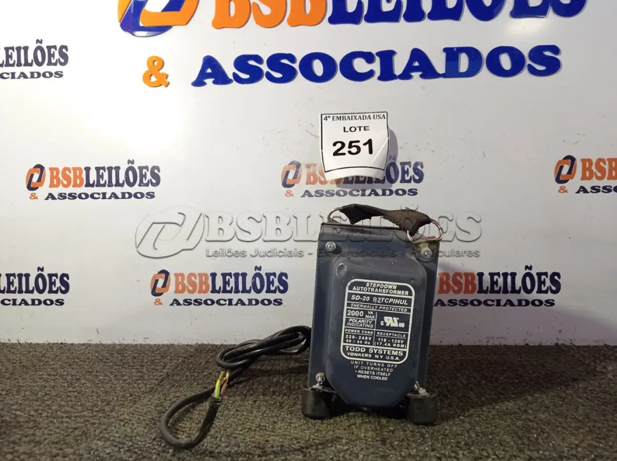 LOTE 251 - 01 TRANSFORMADOR 110/220VOLTS 2000VA (TRANSFORMERS). (NO ESTADO EM QUE SE ENCONTRA. SUJEITO A AVARIAS OCULTAS/VISÍVEIS.)0000089
