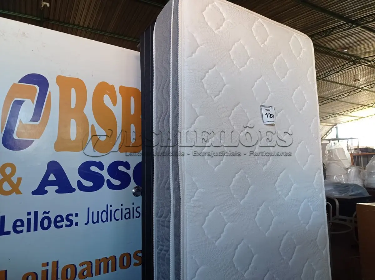 LOTE 120 - 01 COLCHÃO DE SOLTEIRO COM BASE (TWIN BED (MATTRESS+BOX). (NO ESTADO EM QUE SE ENCONTRA. SUJEITO A AVARIAS OCULTAS/VISÍVEIS) BF8596V AV9957J