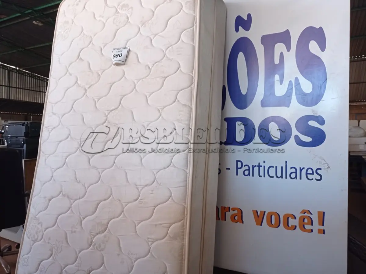 LOTE 060 - 01 COLCHÃO DE SOLTEIRO COM BASE (TWIN BED (MATTRESS+BOX). (NO ESTADO EM QUE SE ENCONTRA. SUJEITO A AVARIAS OCULTAS/VISÍVEIS.) AV9940B - BF8506C