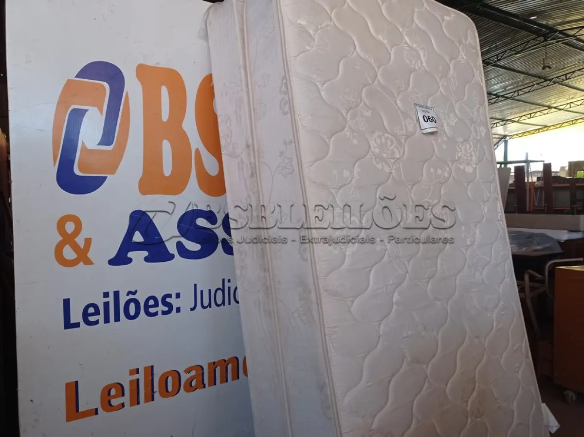 LOTE 060 - 01 COLCHÃO DE SOLTEIRO COM BASE (TWIN BED (MATTRESS+BOX). (NO ESTADO EM QUE SE ENCONTRA. SUJEITO A AVARIAS OCULTAS/VISÍVEIS.) AV9940B - BF8506C