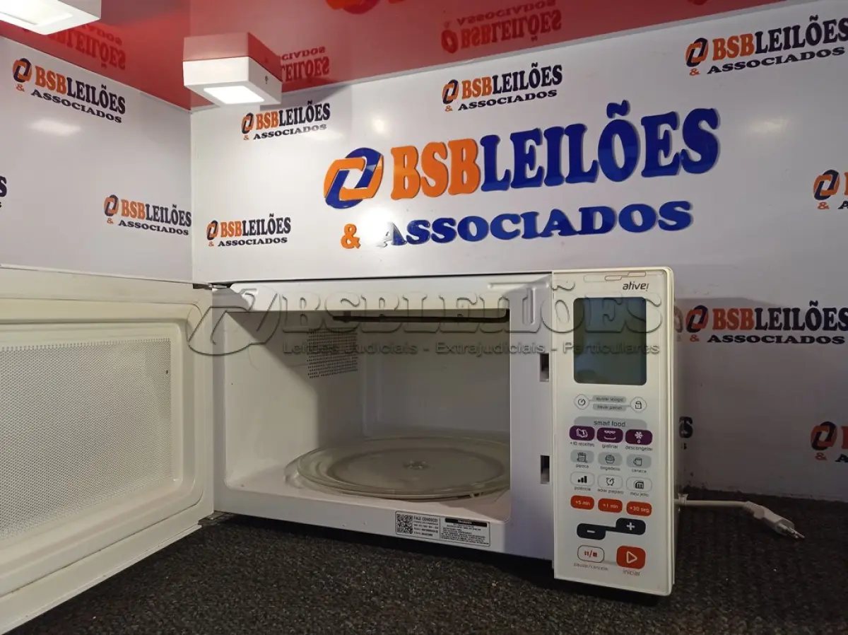 LOTE 207 - 01 MICRO-ONDAS BRASTEMP 127 VOLTS COM PRATO (MICROWAVE). (NO ESTADO EM QUE SE ENCONTRA. SUJEITO A AVARIAS OCULTAS/VISÍVEIS.) BF8602W