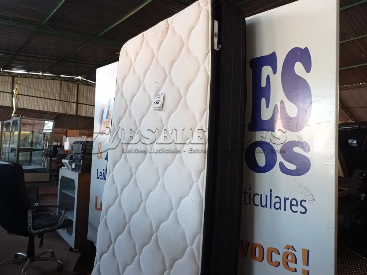 LOTE 130 - 01 COLCHÃO DE SOLTEIRO (TWIN MATTRESS). (NO ESTADO EM QUE SE ENCONTRA. SUJEITO A AVARIAS OCULTAS/VISÍVEIS.) AU1869C