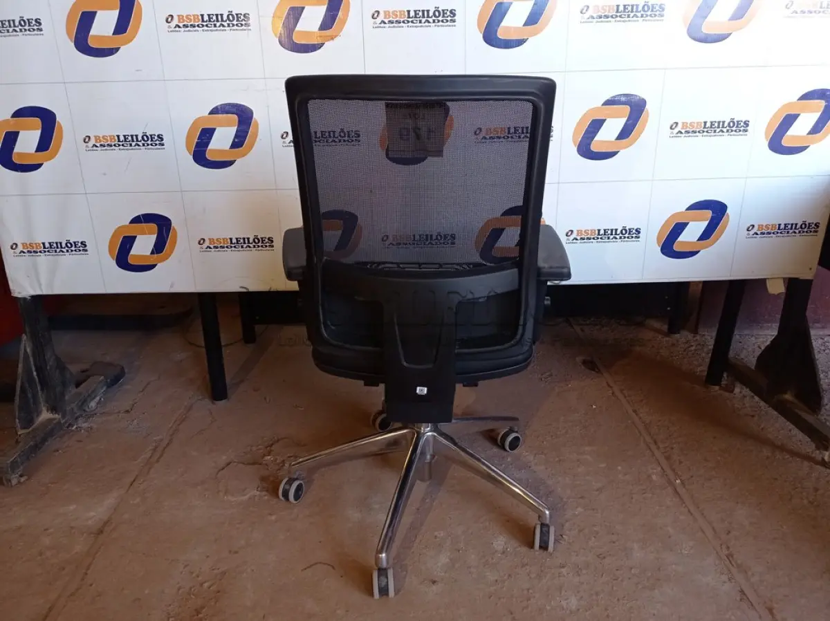 LOTE 179 - 01 CADEIRA PARA ESCRITÓRIO (CHAIR). (NO ESTADO EM QUE SE ENCONTRA. SUJEITO A AVARIAS OCULTAS/VISÍVEIS.) AU2482J