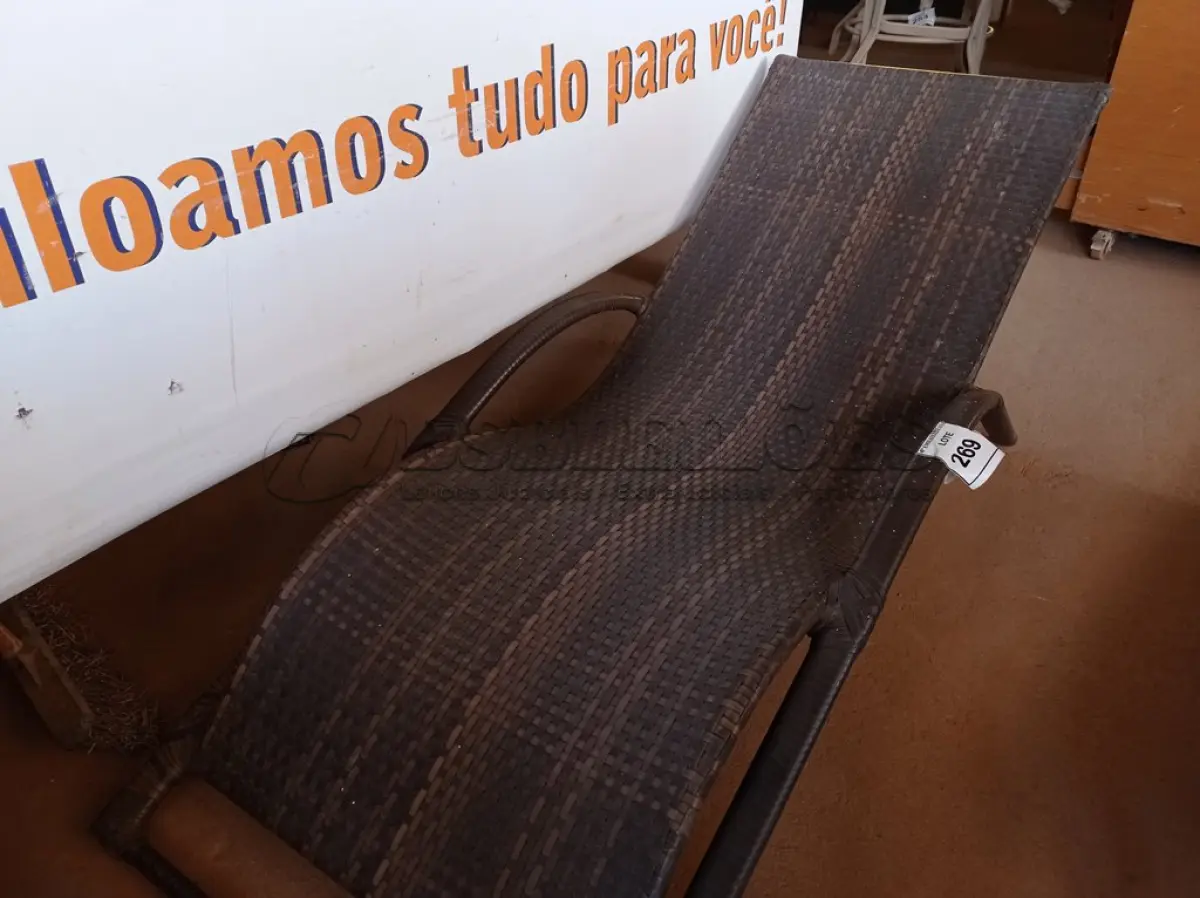 LOTE 269 - 01 ESPREGUIÇADEIRA PARA PISCINA (LOUNGE CHAIR). (NO ESTADO EM QUE SE ENCONTRA. SUJEITO A AVARIAS OCULTAS/VISÍVEIS.) AV9504Y