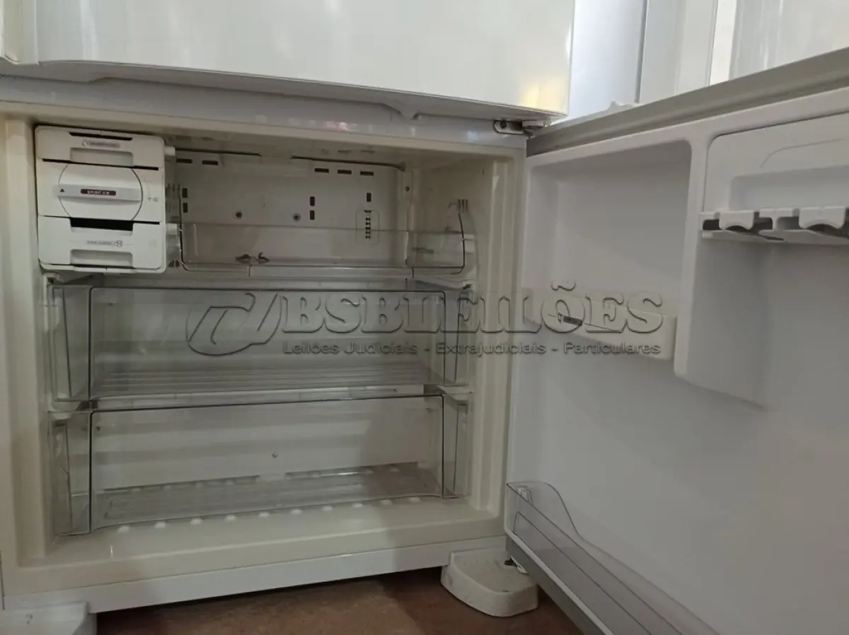 LOTE 085 - 01 GELADEIRA BRASTEMP INVERSE 110V (REFRIGERATOR). (NO ESTADO EM QUE SE ENCONTRA. SUJEITO A AVARIAS OCULTAS/VISÍVEIS.) BF8488J