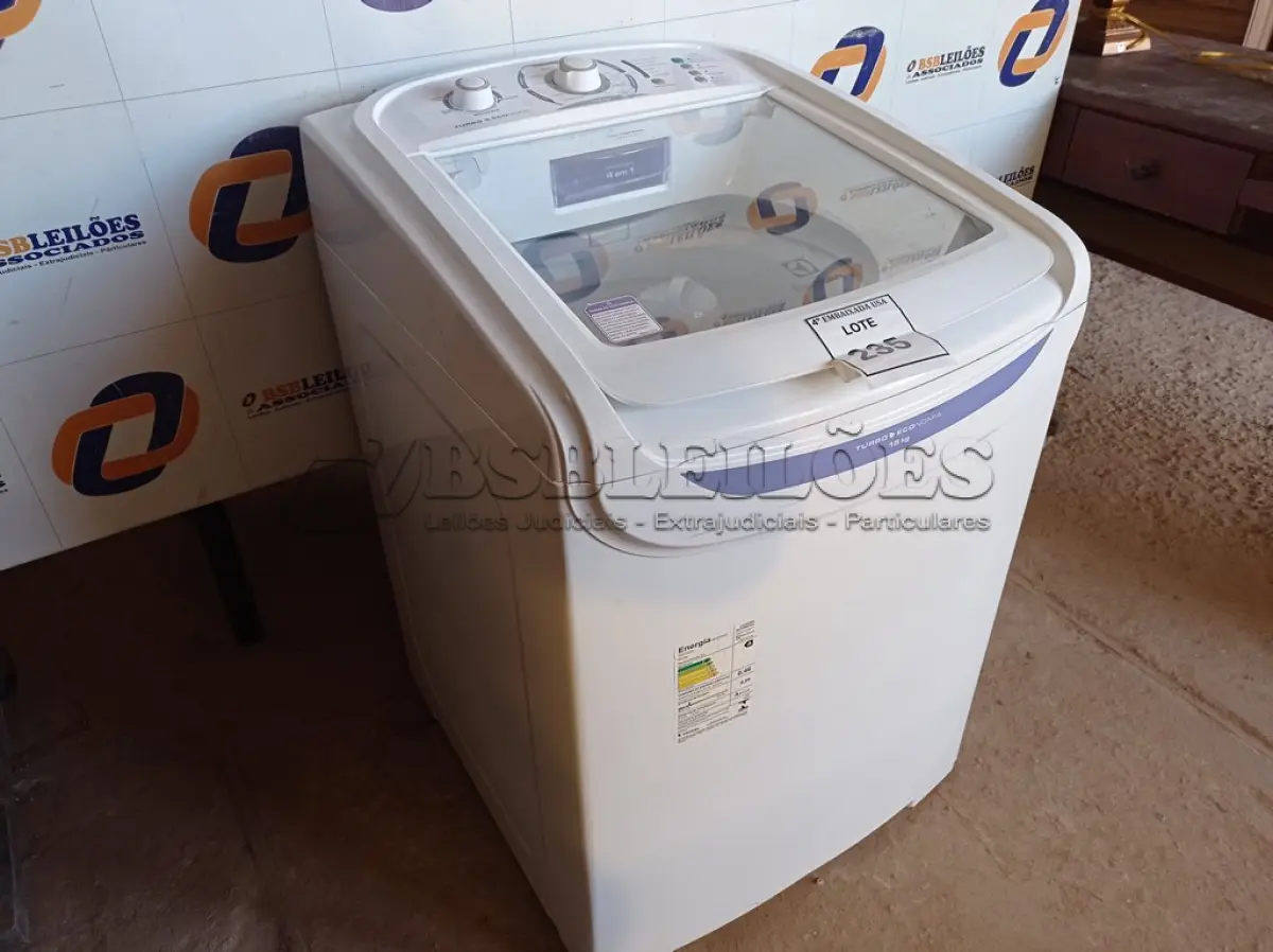 LOTE 235 - 01 MÁQUINA DE LAVAR ROUPAS ELECTROLUX 15KG 220VOLTS (WASHER). (NO ESTADO EM QUE SE ENCONTRA. SUJEITO A AVARIAS OCULTAS/VISÍVEIS.) AV9818R
