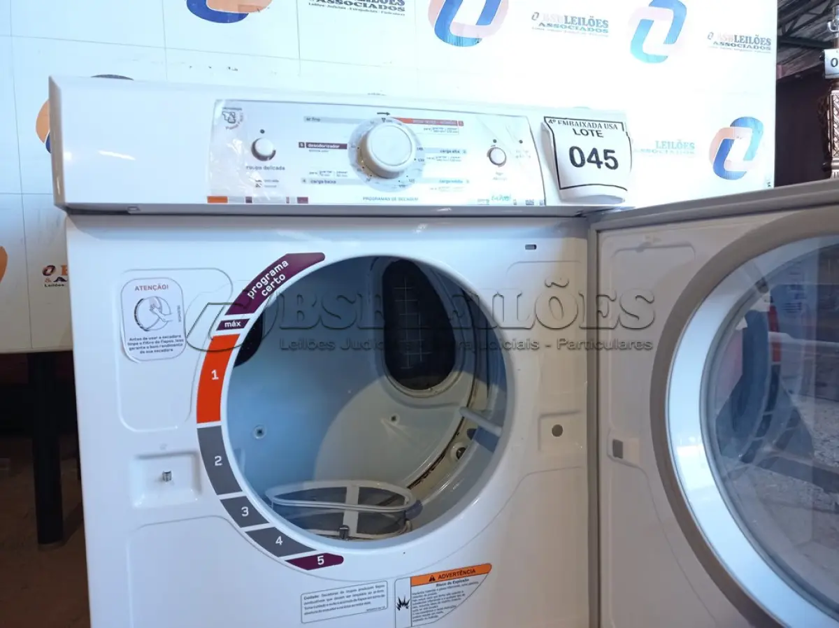 LOTE 045 - 01 SECADORA DE ROUPAS 10KG MARCA BRASTEMP 220V (DRYER). (NO ESTADO EM QUE SE ENCONTRA. SUJEITO A AVARIAS OCULTAS/VISÍVEIS.) BF8681U