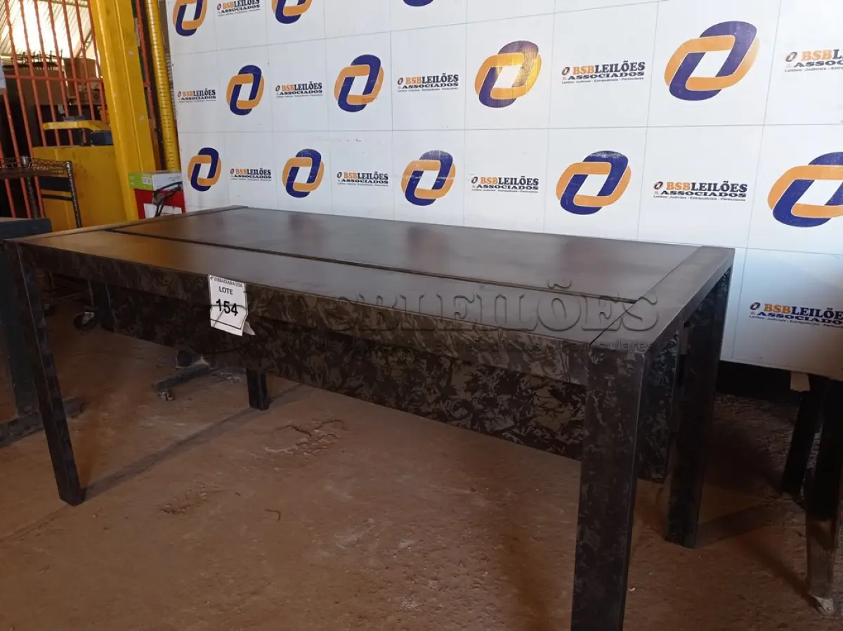 LOTE 154 - 01 MESA EM FERRO PARA ESCRITÓRIO (OFFICE DESK). (NO ESTADO EM QUE SE ENCONTRA. SUJEITO A AVARIAS OCULTAS/VISÍVEIS.)0000079