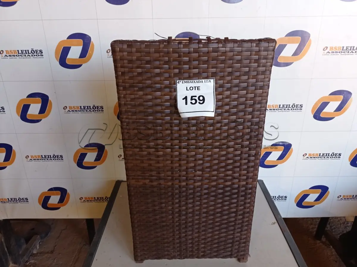 LOTE 159 - 01 CADEIRA EM FIBRA SINTÉTICA (CHAIR). (NO ESTADO EM QUE SE ENCONTRA. SUJEITO A AVARIAS OCULTAS/VISÍVEIS.) BH1567J