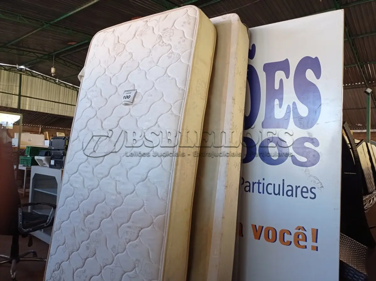 LOTE 100 - 01 COLCHÃO DE SOLTEIRO COM BASE (TWIN BED (MATTRESS+BOX). (NO ESTADO EM QUE SE ENCONTRA. SUJEITO A AVARIAS OCULTAS/VISÍVEIS) BF8528B - BH1497X.