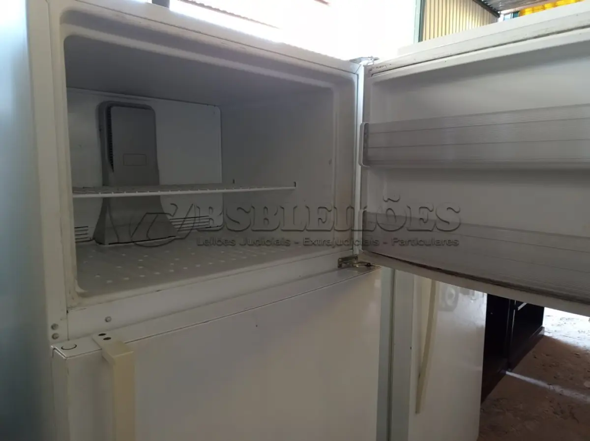 LOTE 285 - 01 GELADEIRA WHIRLPOOL MOD: WRT351SFYW00 115V. REFRIGERATOR. (NO ESTADO EM QUE SE ENCONTRA. SUJEITO A AVARIAS OCULTAS/VISÍVEIS.) BF8691H