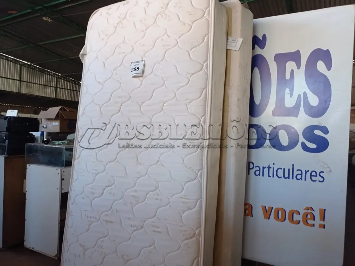 LOTE 288 - 01 COLCHÃO DE SOLTEIRO COM BASE (TWIN BED (MATTRESS+BOX). (NO ESTADO EM QUE SE ENCONTRA. SUJEITO A AVARIAS OCULTAS/VISÍVEIS.) BF8514Y - AV9810X