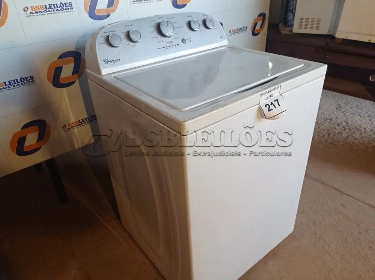 LOTE 217 - 01 MÁQUINA DE LAVAR ROUPAS WHIRLPOOL 115VOLTS (WASHER). (NO ESTADO EM QUE SE ENCONTRA. SUJEITO A AVARIAS OCULTAS/VISÍVEIS.) AV9949T
