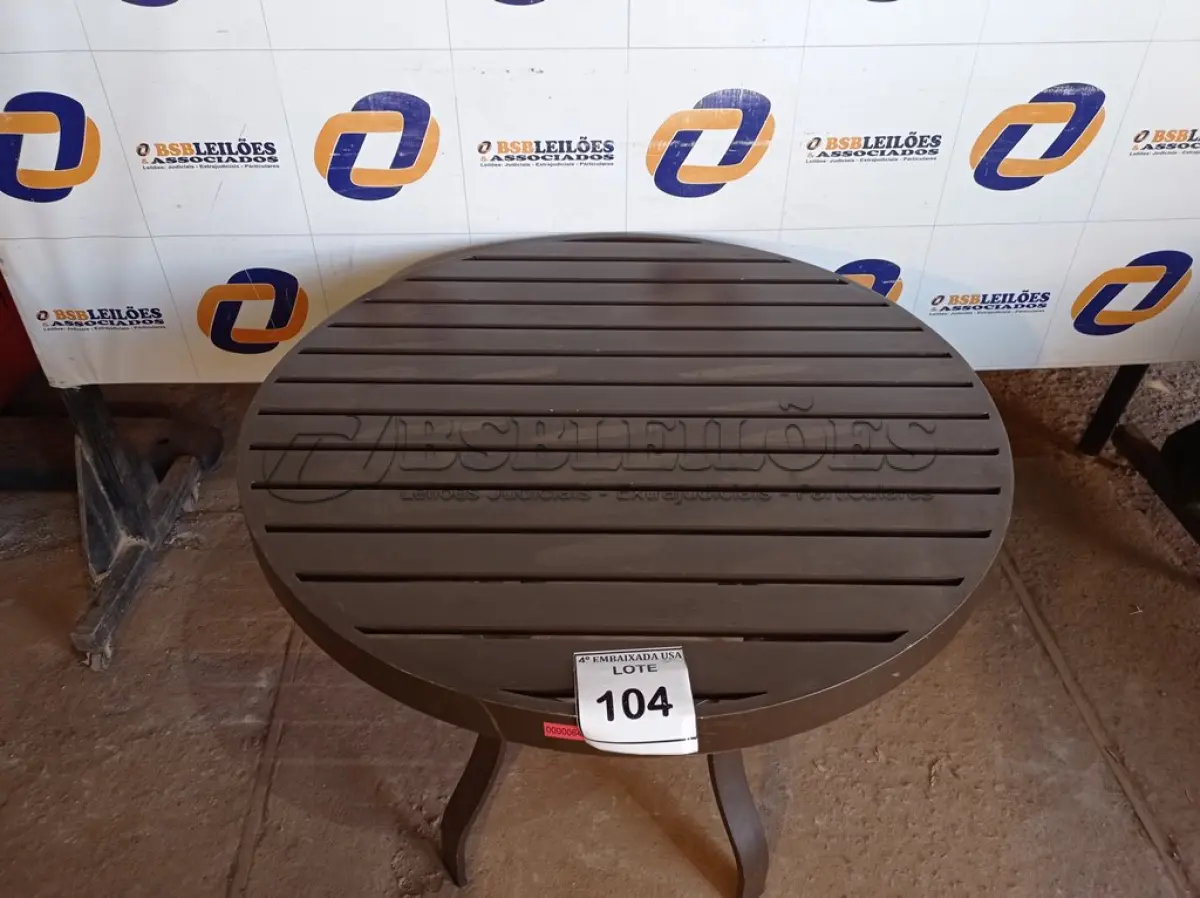 LOTE 104 - 01 MESA EM ALUMÍNIO PARA PISCINA (TABLE, GARDEN). (NO ESTADO EM QUE SE ENCONTRA. SUJEITO A AVARIAS OCULTAS/VISÍVEIS.)0000064