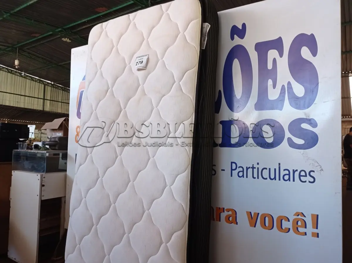 LOTE 279 - 01 COLCHÃO DE SOLTEIRO COM BASE (TWIN BED (MATTRESS+BOX). (NO ESTADO EM QUE SE ENCONTRA. SUJEITO A AVARIAS OCULTAS/VISÍVEIS.) AU1873K