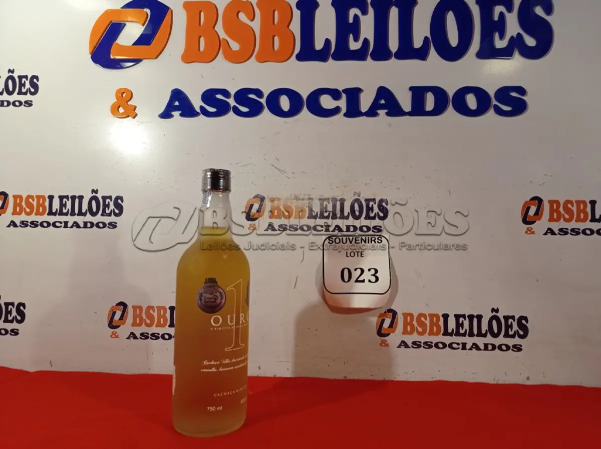 LOTE 023 - 01 GARRAFA DE CACHAÇA OURO 1 750ML. (NO ESTADO EM QUE SE ENCONTRA) ATENÇÃO! FAZER A VISITAÇÃO ANTES DE ARREMATAR, NÃO SABEMOS SE FUNCIONA. LEILÃO NÃO TEM GARANTIA E NEM DEVOLUÇÃO, SUJEITO A POSSÍVEIS AVARIAS VISÍVEIS/OCULTAS E/OU AUSÊNCIA DE COMPONENTES.  
