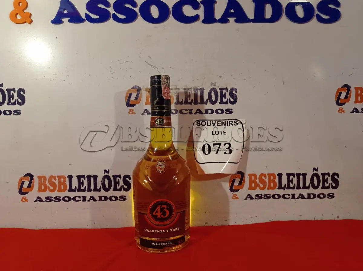 LOTE 073 - 01 GARRAFA DE LICOR 43 700ML. (NO ESTADO EM QUE SE ENCONTRA) ATENÇÃO! FAZER A VISITAÇÃO ANTES DE ARREMATAR, NÃO SABEMOS SE FUNCIONA. LEILÃO NÃO TEM GARANTIA E NEM DEVOLUÇÃO, SUJEITO A POSSÍVEIS AVARIAS VISÍVEIS/OCULTAS E/OU AUSÊNCIA DE COMPONENTES.  