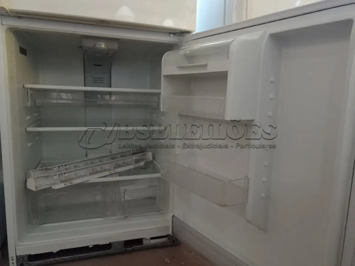 LOTE 285 - 01 GELADEIRA WHIRLPOOL MOD: WRT351SFYW00 115V. REFRIGERATOR. (NO ESTADO EM QUE SE ENCONTRA. SUJEITO A AVARIAS OCULTAS/VISÍVEIS.) BF8691H