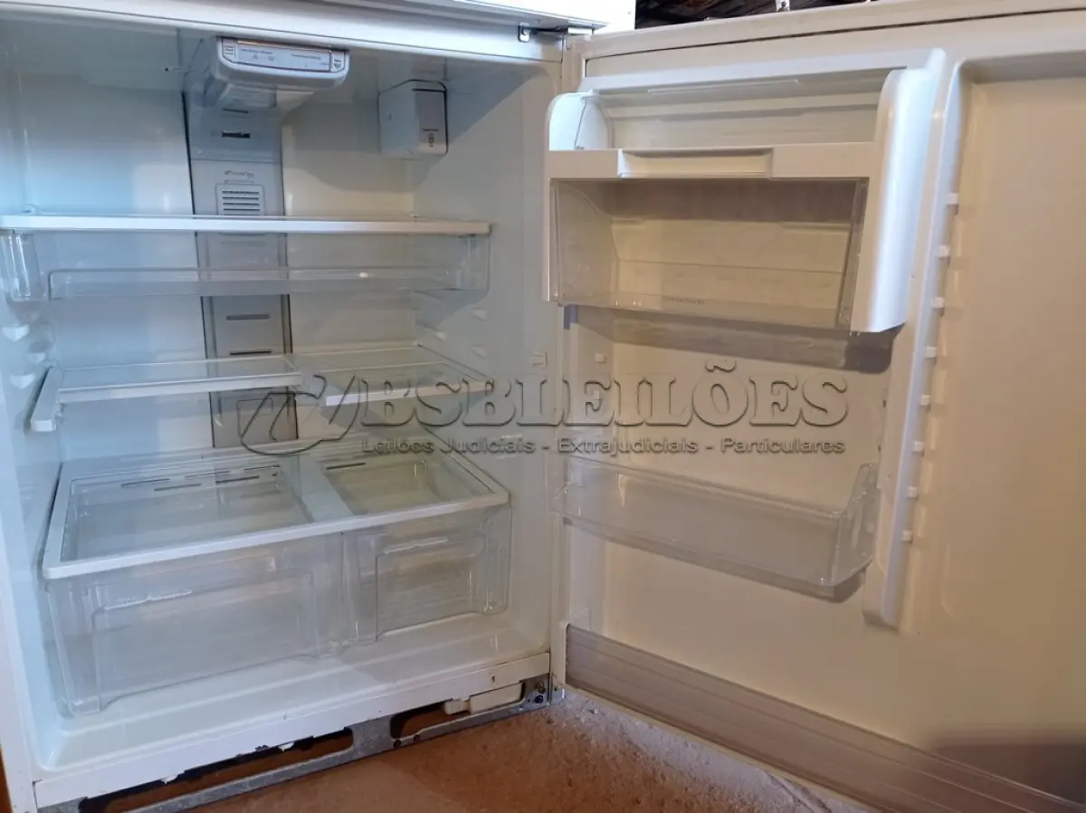 LOTE 035 - 01 GELADEIRA WHIRLPOOL WRT571SMYWOO 115V REFRIGERATOR. (NO ESTADO EM QUE SE ENCONTRA. SUJEITO A AVARIAS OCULTAS/VISÍVEIS.) BF8550S