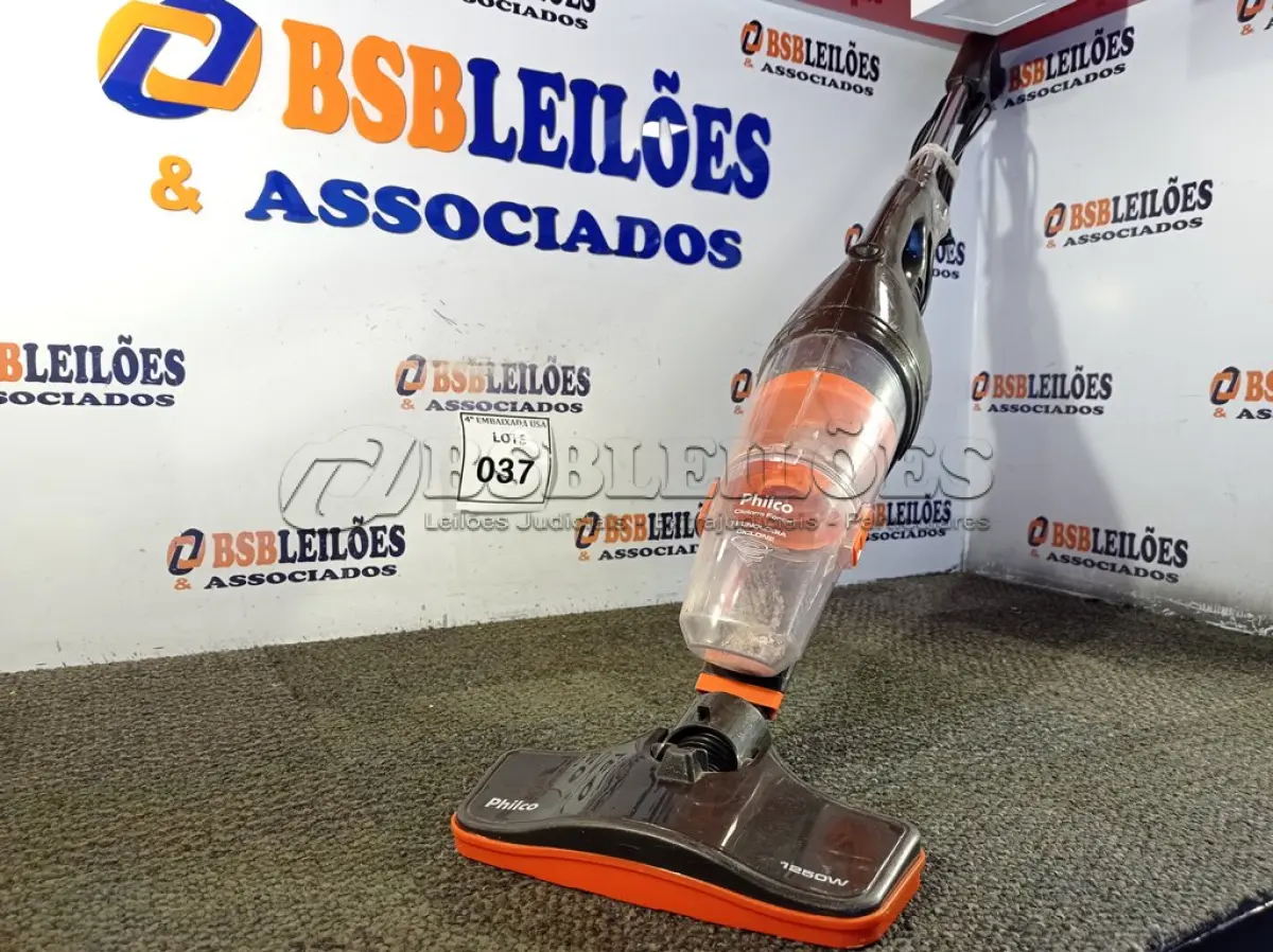 LOTE 037 - 01 ASPIRADOR DE PÓ MARCA PHILCO 220V VACUM. (NO ESTADO EM QUE SE ENCONTRA. SUJEITO A AVARIAS OCULTAS/VISÍVEIS.) AV9816B