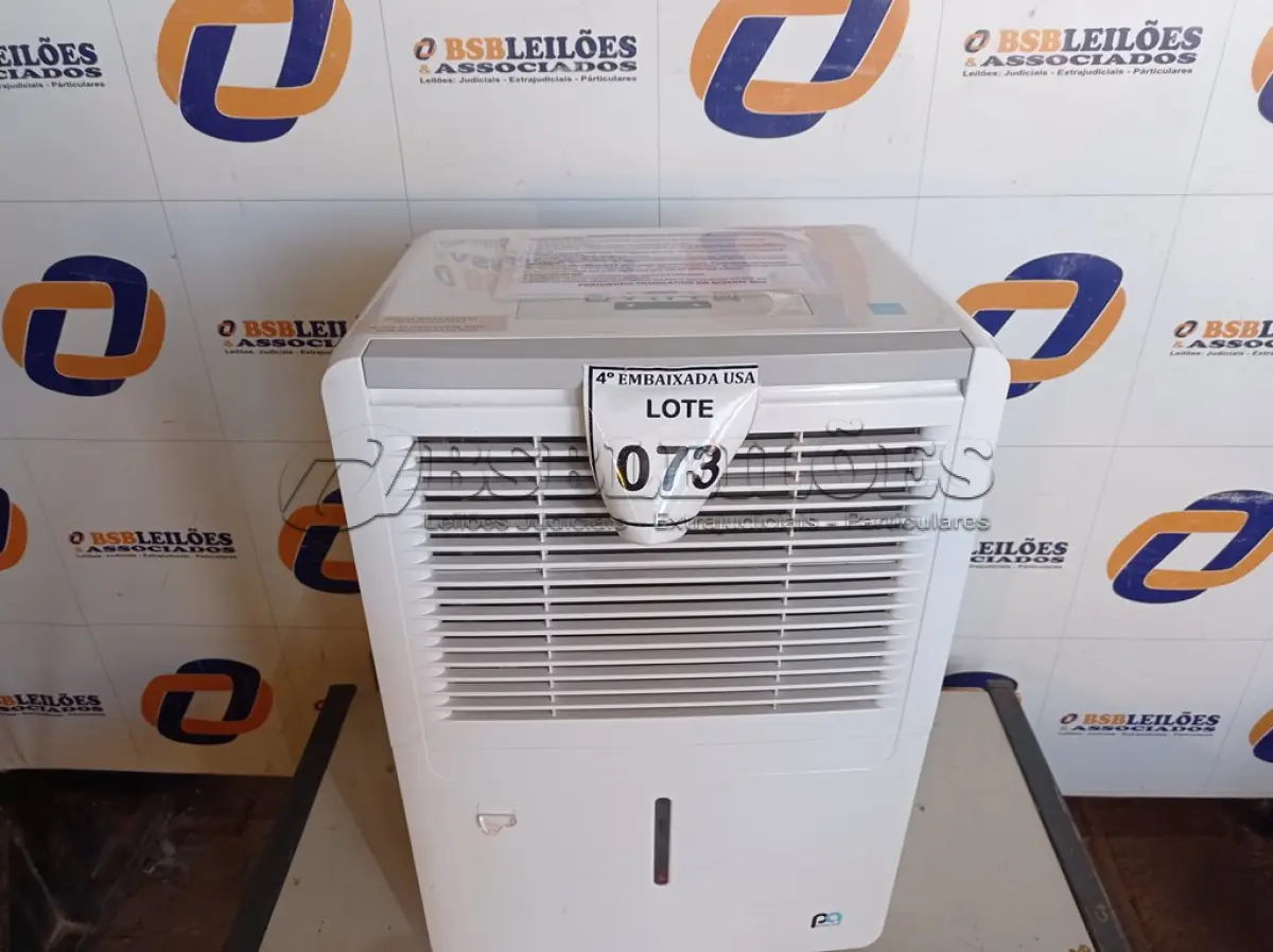 LOTE 073 - 01 DESUMIDIFICADOR DE AR MARCA CONFORT-AIR 115V (DEHUMIDIFIER). (NO ESTADO EM QUE SE ENCONTRA. SUJEITO A AVARIAS OCULTAS/VISÍVEIS.) AV9846K
