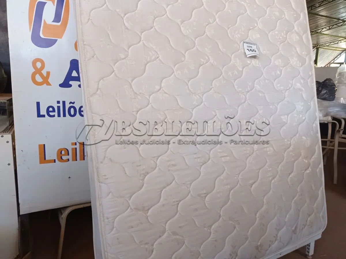 LOTE 160 - 01 COLCHÃO DE CASAL COM BASE (QUEEN BED (MATTRESS+BOX). (NO ESTADO EM QUE SE ENCONTRA. SUJEITO A AVARIAS OCULTAS/VISÍVEIS.) AV9327W - AV9389D