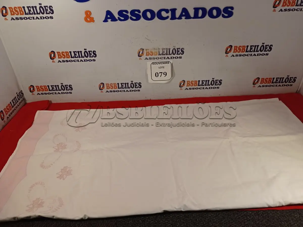 LOTE 079 - 01 LENÇOL COM 03 FRONHAS BORDADO PERCAL NA COR ROSA. (NO ESTADO EM QUE SE ENCONTRA) ATENÇÃO! FAZER A VISITAÇÃO ANTES DE ARREMATAR, NÃO SABEMOS SE FUNCIONA. LEILÃO NÃO TEM GARANTIA E NEM DEVOLUÇÃO, SUJEITO A POSSÍVEIS AVARIAS VISÍVEIS/OCULTAS E/OU AUSÊNCIA DE COMPONENTES.  