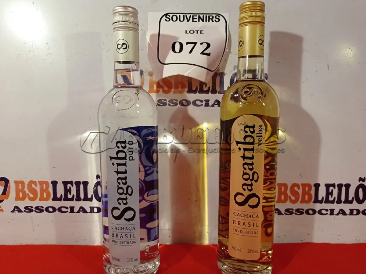 LOTE 072 - 02 GARRAFAS DE CACHAÇA DE 700ML, SENDO 01 SAGATIBA PURA E 01 VELHA. (NO ESTADO EM QUE SE ENCONTRA) ATENÇÃO! FAZER A VISITAÇÃO ANTES DE ARREMATAR, NÃO SABEMOS SE FUNCIONA. LEILÃO NÃO TEM GARANTIA E NEM DEVOLUÇÃO, SUJEITO A POSSÍVEIS AVARIAS VISÍVEIS/OCULTAS E/OU AUSÊNCIA DE COMPONENTES.  