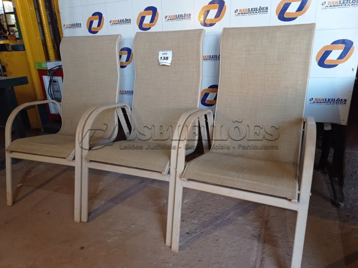 LOTE 138 - 03 CADEIRAS EM ALUMÍNIO PARA PISCINA (CHAIR). (NO ESTADO EM QUE SE ENCONTRA. SUJEITO A AVARIAS OCULTAS/VISÍVEIS.) AV9821V, AV9588K, AV9588L