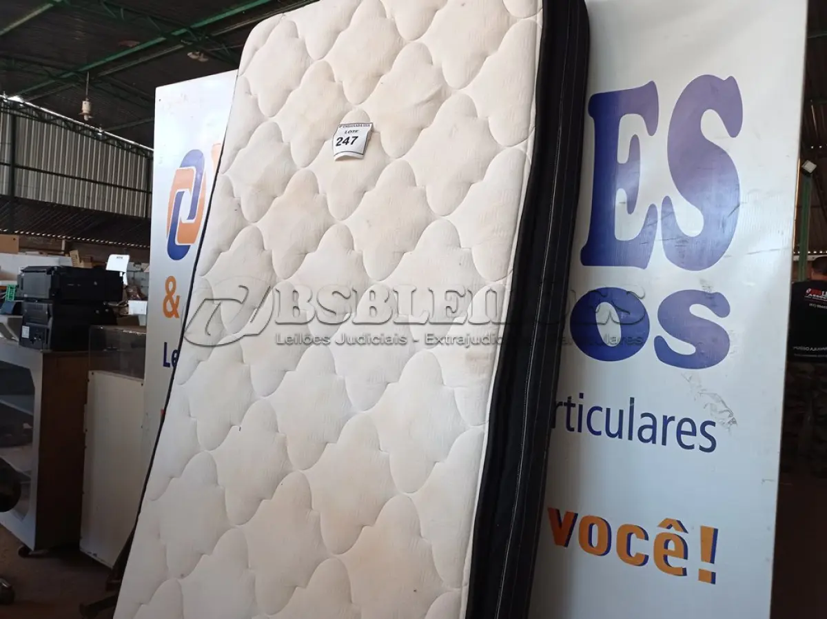 LOTE 247 - 01 COLCHÃO DE SOLTEIRO (TWIN MATTRESS). (NO ESTADO EM QUE SE ENCONTRA. SUJEITO A AVARIAS OCULTAS/VISÍVEIS.) BJ7389N