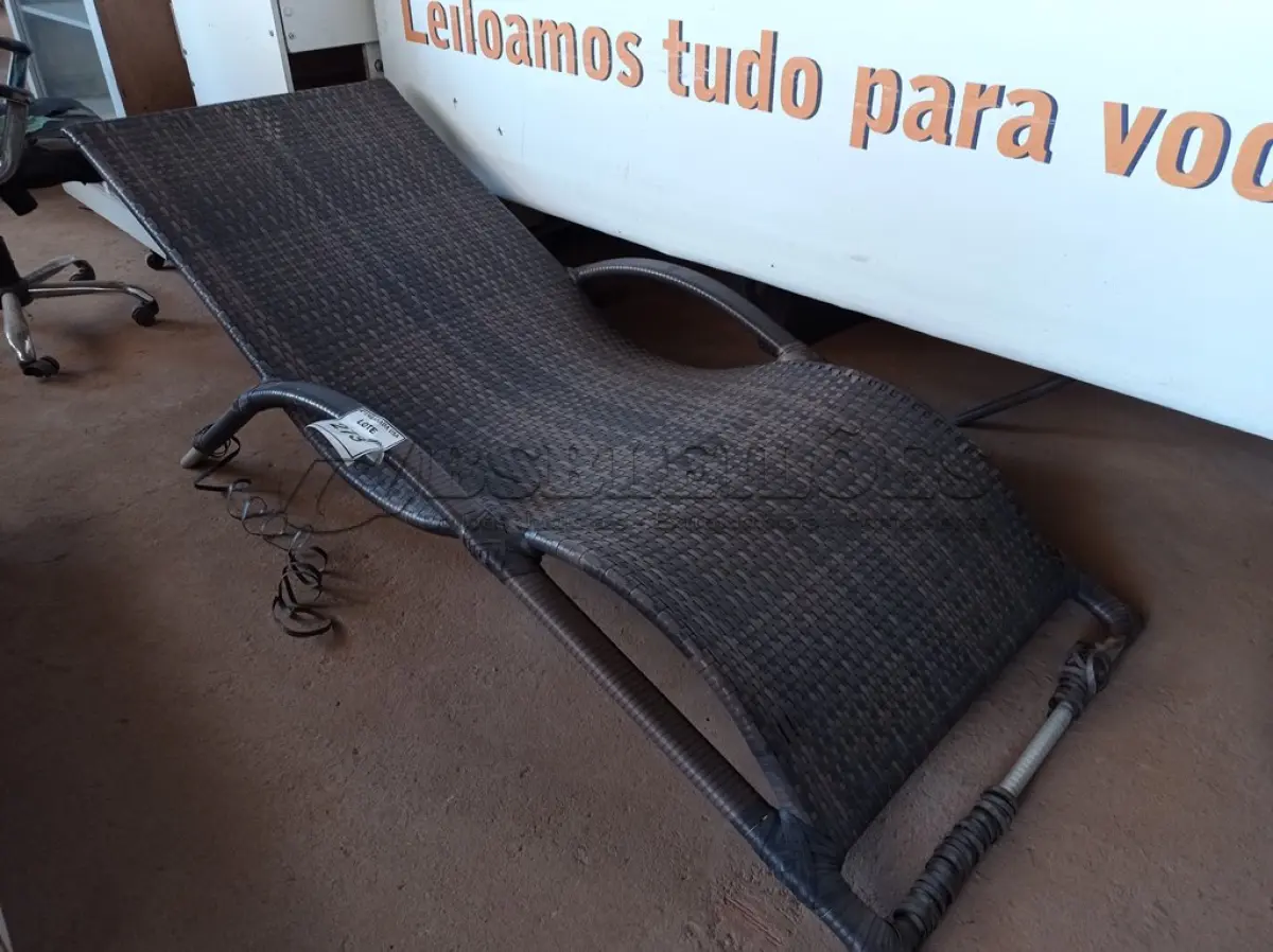 LOTE 273 - 01 ESPREGUIÇADEIRA PARA PISCINA (LOUNGE CHAIR). (NO ESTADO EM QUE SE ENCONTRA. SUJEITO A AVARIAS OCULTAS/VISÍVEIS.) AV9336W