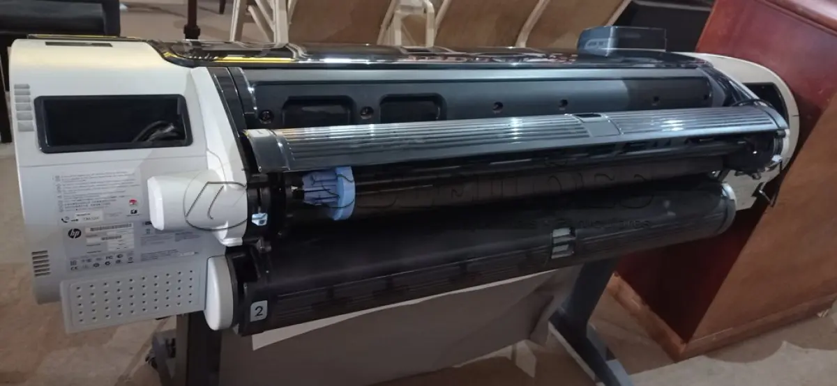 LOTE 066 - 01 IMPRESSORA PLOTTER DESIGNJET T1300 MARCA HP (PRINTER PLOTTER). (NO ESTADO EM QUE SE ENCONTRA. SUJEITO A AVARIAS OCULTAS/VISÍVEIS.) AV9715A