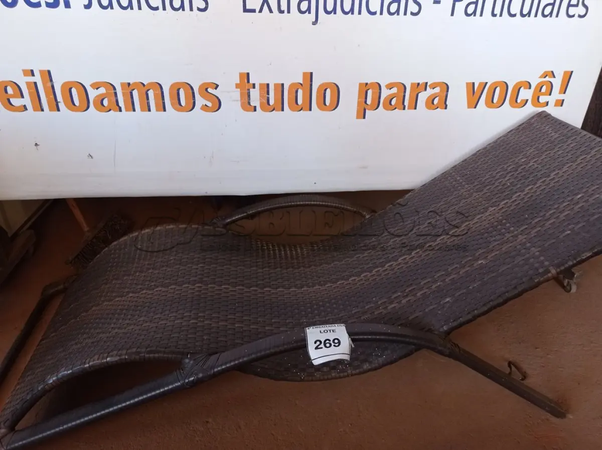 LOTE 269 - 01 ESPREGUIÇADEIRA PARA PISCINA (LOUNGE CHAIR). (NO ESTADO EM QUE SE ENCONTRA. SUJEITO A AVARIAS OCULTAS/VISÍVEIS.) AV9504Y