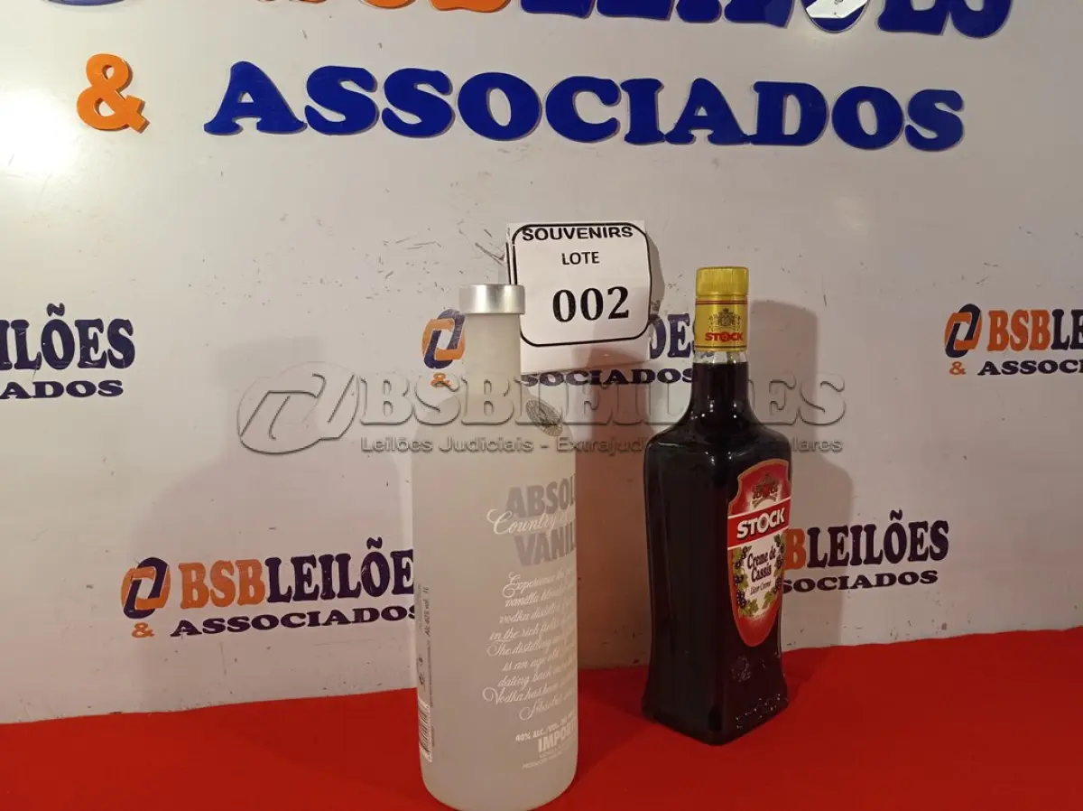 LOTE 002 - 01 GARRAFA DE VODKA ABSOLUT VANILIA 1L E 01 GARRAFA DE LICOR STOCK CREME DE CASSIS 720ML. (NO ESTADO EM QUE SE ENCONTRA) ATENÇÃO! FAZER A VISITAÇÃO ANTES DE ARREMATAR, NÃO SABEMOS SE FUNCIONA. LEILÃO NÃO TEM GARANTIA E NEM DEVOLUÇÃO, SUJEITO A POSSÍVEIS AVARIAS VISÍVEIS/OCULTAS E/OU AUSÊNCIA DE COMPONENTES.