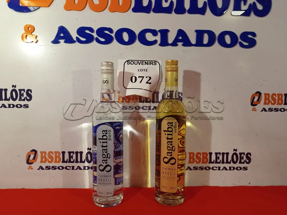 LOTE 072 - 02 GARRAFAS DE CACHAÇA DE 700ML, SENDO 01 SAGATIBA PURA E 01 VELHA. (NO ESTADO EM QUE SE ENCONTRA) ATENÇÃO! FAZER A VISITAÇÃO ANTES DE ARREMATAR, NÃO SABEMOS SE FUNCIONA. LEILÃO NÃO TEM GARANTIA E NEM DEVOLUÇÃO, SUJEITO A POSSÍVEIS AVARIAS VISÍVEIS/OCULTAS E/OU AUSÊNCIA DE COMPONENTES.  