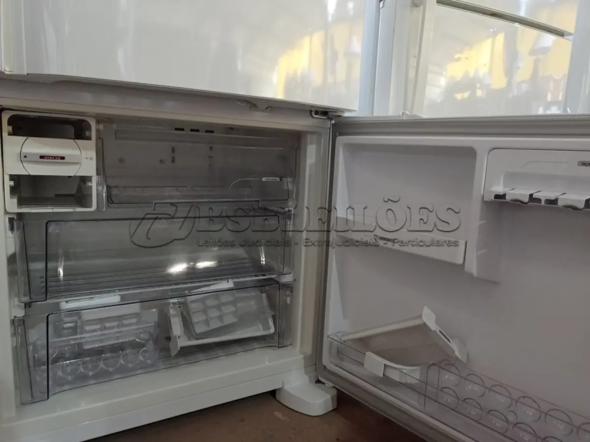 LOTE 095 - 01 GELADEIRA BRASTEMP INVERSE 220V (REFRIGERATOR). (NO ESTADO EM QUE SE ENCONTRA. SUJEITO A AVARIAS OCULTAS/VISÍVEIS.) AV9322E