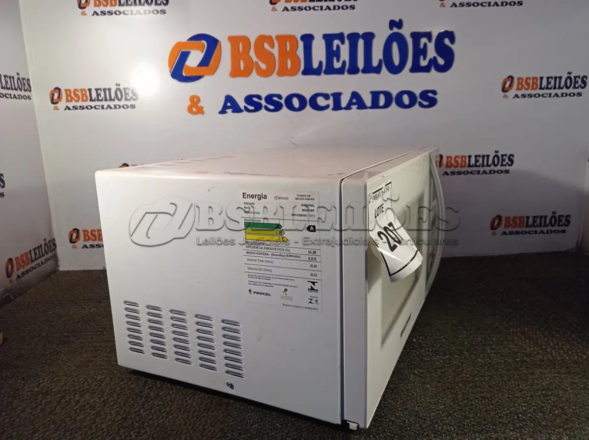 LOTE 207 - 01 MICRO-ONDAS BRASTEMP 127 VOLTS COM PRATO (MICROWAVE). (NO ESTADO EM QUE SE ENCONTRA. SUJEITO A AVARIAS OCULTAS/VISÍVEIS.) BF8602W