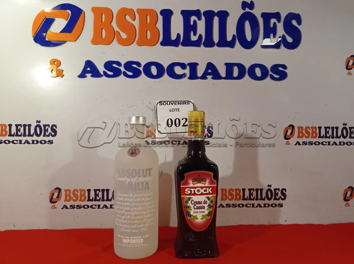 LOTE 002 - 01 GARRAFA DE VODKA ABSOLUT VANILIA 1L E 01 GARRAFA DE LICOR STOCK CREME DE CASSIS 720ML. (NO ESTADO EM QUE SE ENCONTRA) ATENÇÃO! FAZER A VISITAÇÃO ANTES DE ARREMATAR, NÃO SABEMOS SE FUNCIONA. LEILÃO NÃO TEM GARANTIA E NEM DEVOLUÇÃO, SUJEITO A POSSÍVEIS AVARIAS VISÍVEIS/OCULTAS E/OU AUSÊNCIA DE COMPONENTES.