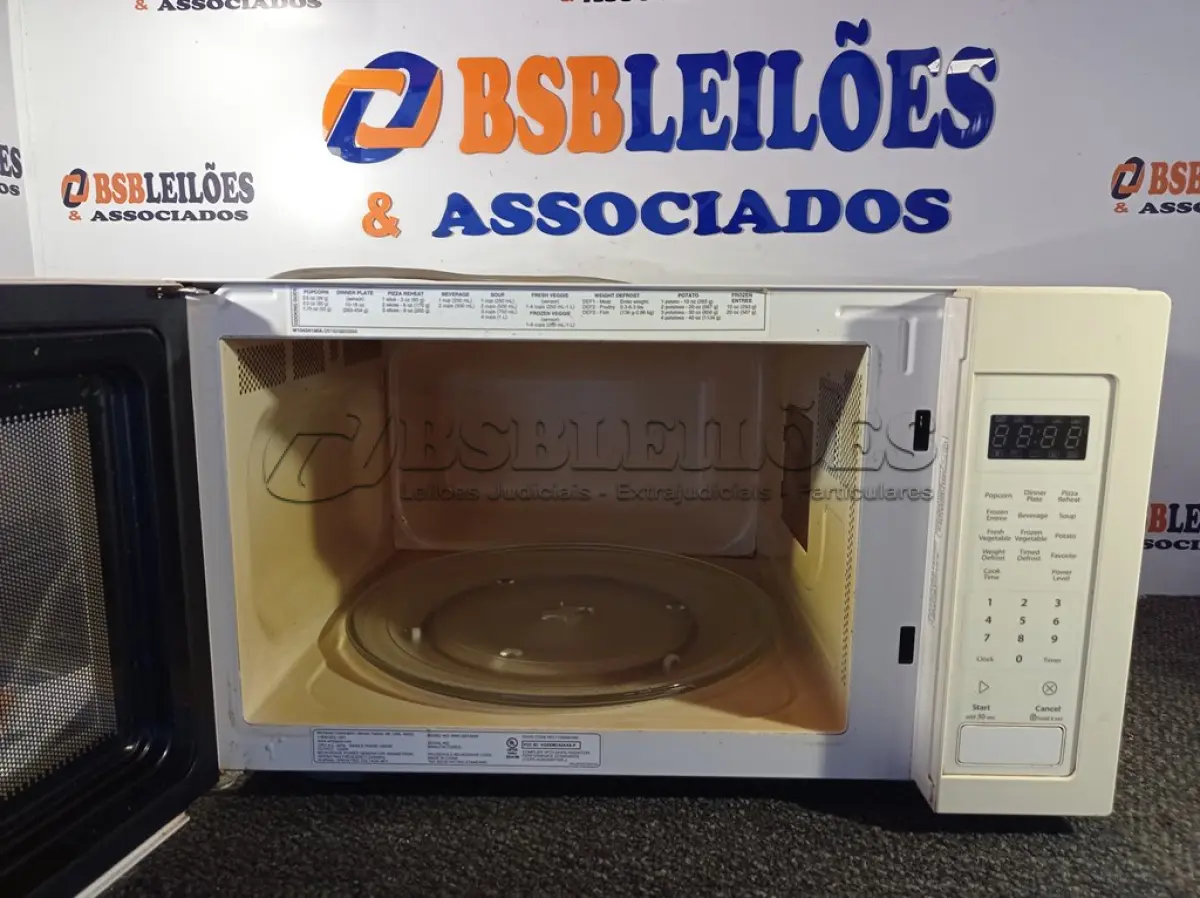 LOTE 078 - 01 MICRO-ONDAS COM PRATO WHIRLPOOL 115V. (NO ESTADO EM QUE SE ENCONTRA. SUJEITO A AVARIAS OCULTAS/VISÍVEIS.) BF8646P