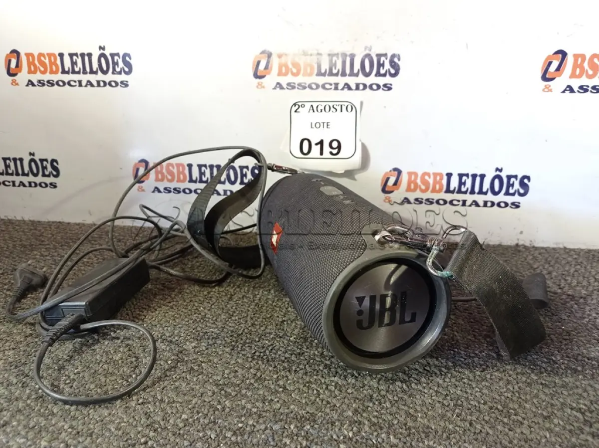 LOTE 019 - 01 CAIXA DE SOM EXTREME COM FONTE. (NO ESTADO) ATENÇÃO! FAZER A VISITAÇÃO ANTES DE ARREMATAR, NÃO SABEMOS SE FUNCIONA. LEILÃO NÃO TEM GARANTIA E NEM DEVOLUÇÃO, SUJEITO A POSSÍVEIS AVARIAS VISÍVEIS/OCULTAS E/OU AUSÊNCIA DE COMPONENTES.