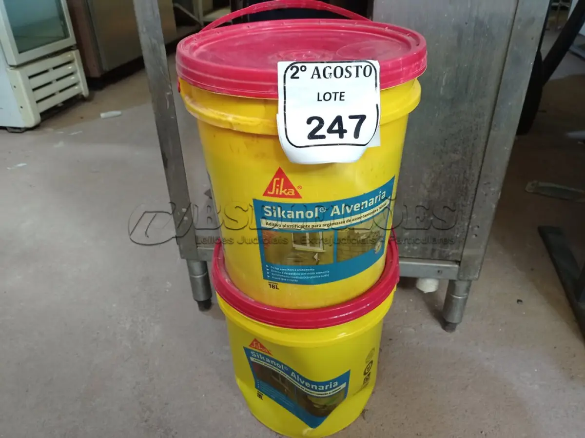 LOTE 247 - 02 BALDES DE SIKANOL ALVENARIA ADITIVO PLASTIFICANTE PARA ARGAMASSA DE ASSENTAMENTO E REBOCO, 18 LITROS CADA.  (NO ESTADO) ATENÇÃO! FAZER A VISITAÇÃO ANTES DE ARREMATAR, NÃO SABEMOS SE FUNCIONA. LEILÃO NÃO TEM GARANTIA E NEM DEVOLUÇÃO, SUJEITO A POSSÍVEIS AVARIAS VISÍVEIS/OCULTAS E/OU AUSÊNCIA DE COMPONENTES.