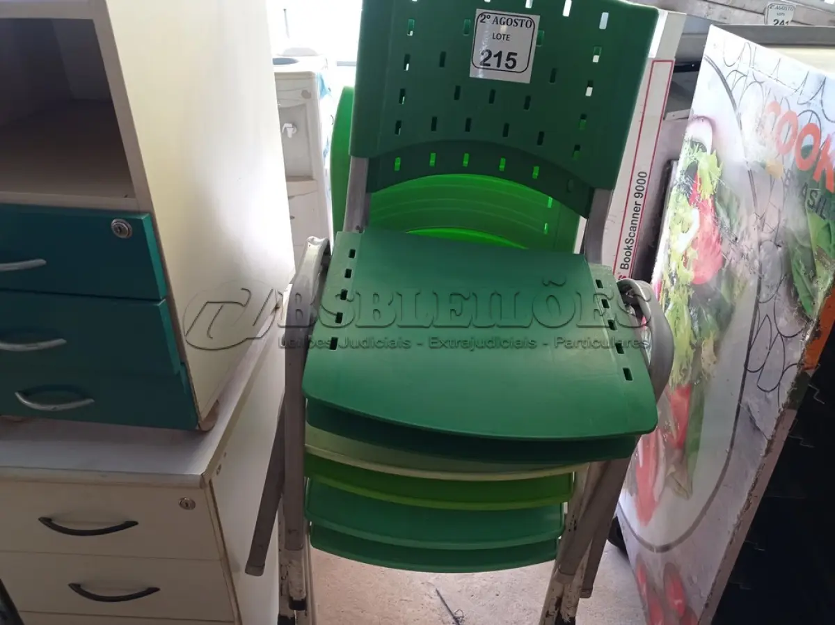 LOTE 215 - 06 CADEIRAS COM BASE DE FERRO E ACENTO E ENCOSTO EM PLÁSTICO. (NO ESTADO) ATENÇÃO! FAZER A VISITAÇÃO ANTES DE ARREMATAR, NÃO SABEMOS SE FUNCIONA. LEILÃO NÃO TEM GARANTIA E NEM DEVOLUÇÃO, SUJEITO A POSSÍVEIS AVARIAS VISÍVEIS/OCULTAS E/OU AUSÊNCIA DE COMPONENTES.