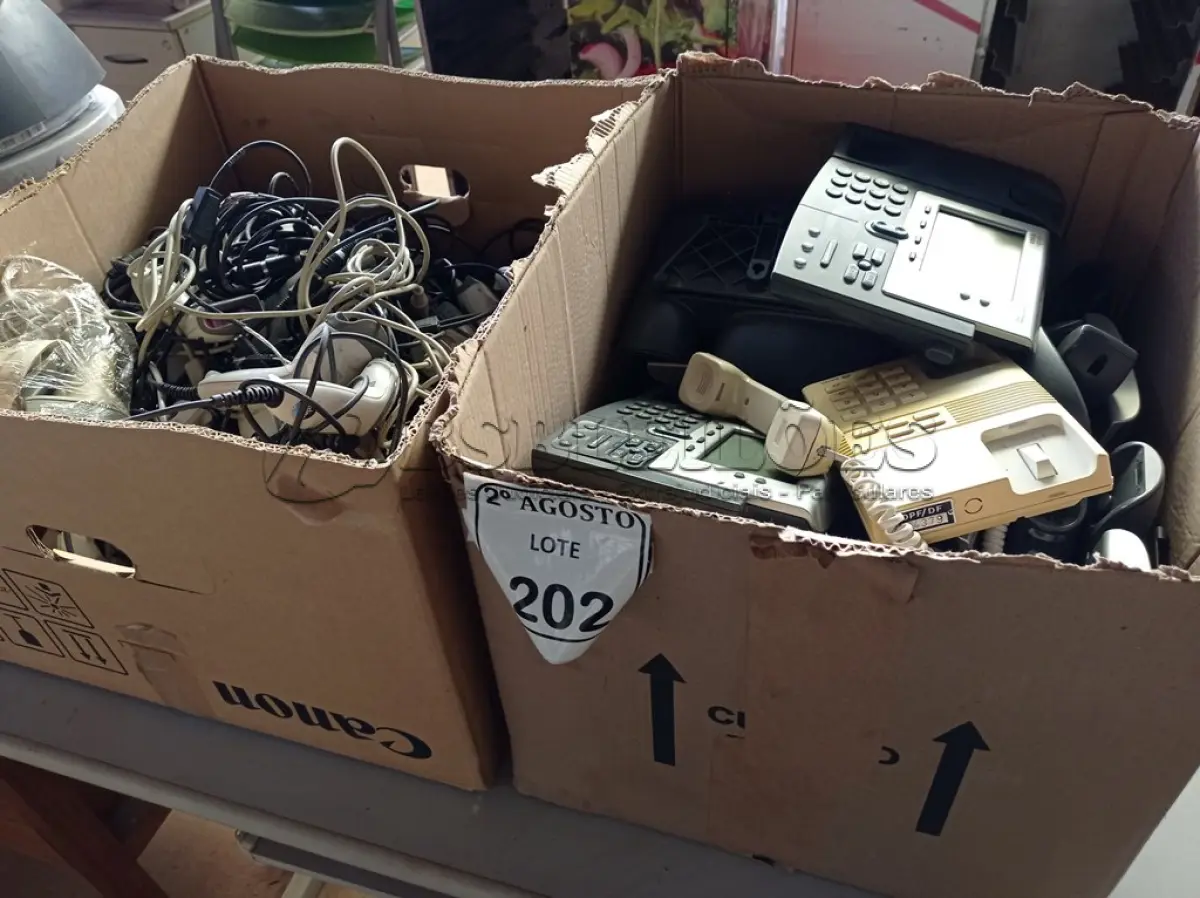 LOTE 202 - 01 LOTE COM VÁRIOS LEITORES DE CÓDIGOS DE BARRAS E APARELHOS DE TELEFONE DIVERSOS. (NO ESTADO) ATENÇÃO! FAZER A VISITAÇÃO ANTES DE ARREMATAR, NÃO SABEMOS SE FUNCIONA. LEILÃO NÃO TEM GARANTIA E NEM DEVOLUÇÃO, SUJEITO A POSSÍVEIS AVARIAS VISÍVEIS/OCULTAS E/OU AUSÊNCIA DE COMPONENTES.