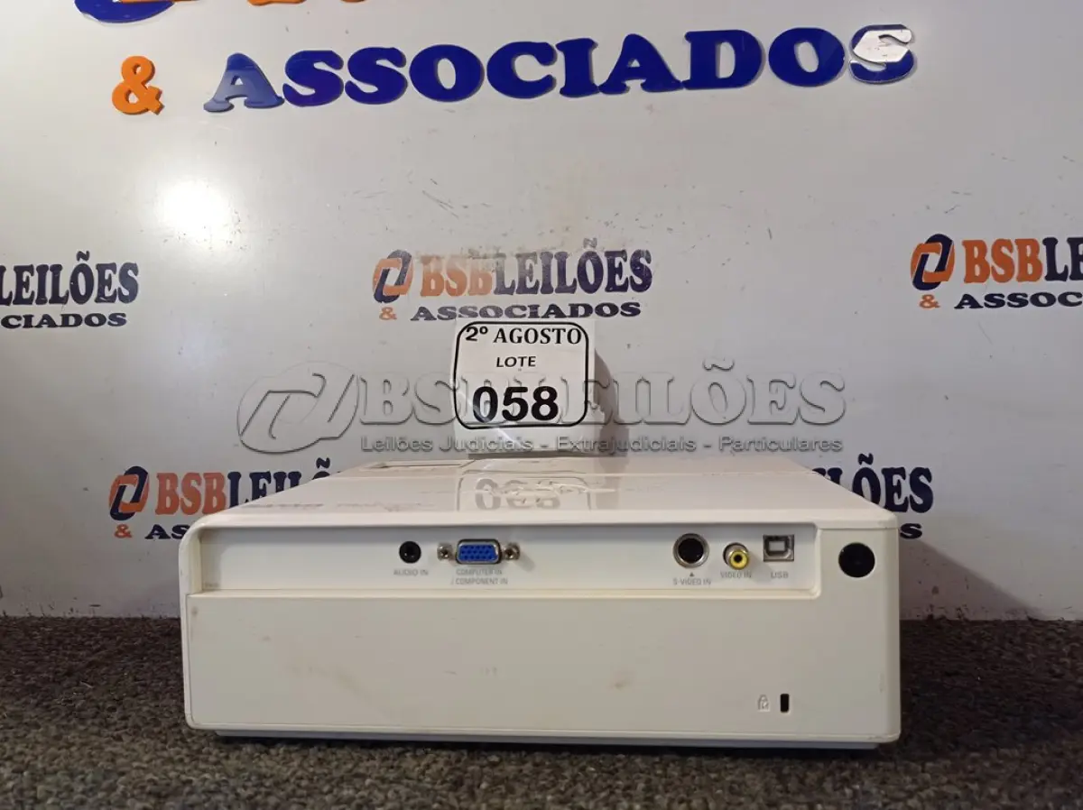 LOTE 058 - 01 PROJETOR MARCA SANYO DE 220V. (NO ESTADO) ATENÇÃO! FAZER A VISITAÇÃO ANTES DE ARREMATAR, NÃO SABEMOS SE FUNCIONA. LEILÃO NÃO TEM GARANTIA E NEM DEVOLUÇÃO, SUJEITO A POSSÍVEIS AVARIAS VISÍVEIS/OCULTAS E/OU AUSÊNCIA DE COMPONENTES.
