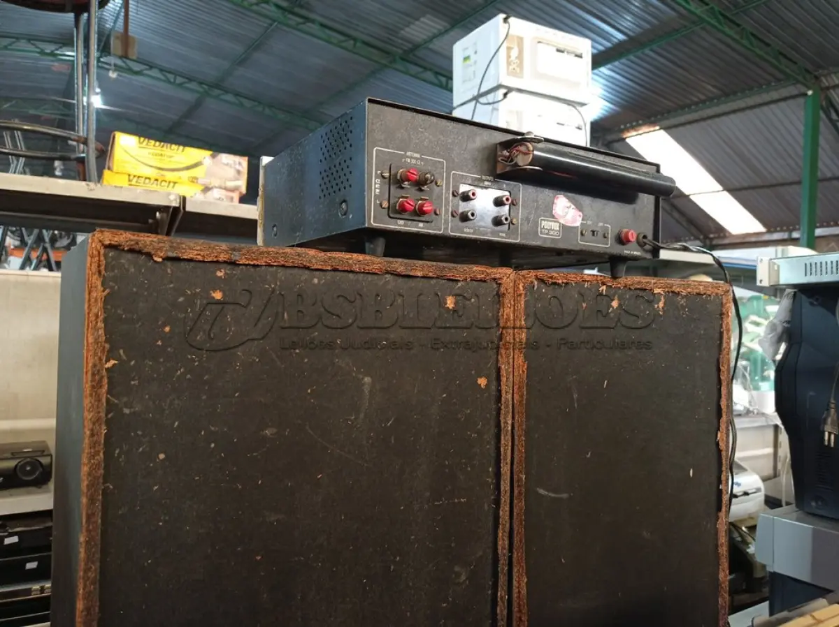 LOTE 131 - 01 APARELHO DE SOM MARCA POLYVOX MODELO TP300 E 22 CAIXAS DE SOM. (NO ESTADO) ATENÇÃO! FAZER A VISITAÇÃO ANTES DE ARREMATAR, NÃO SABEMOS SE FUNCIONA. LEILÃO NÃO TEM GARANTIA E NEM DEVOLUÇÃO, SUJEITO A POSSÍVEIS AVARIAS VISÍVEIS/OCULTAS E/OU AUSÊNCIA DE COMPONENTES.