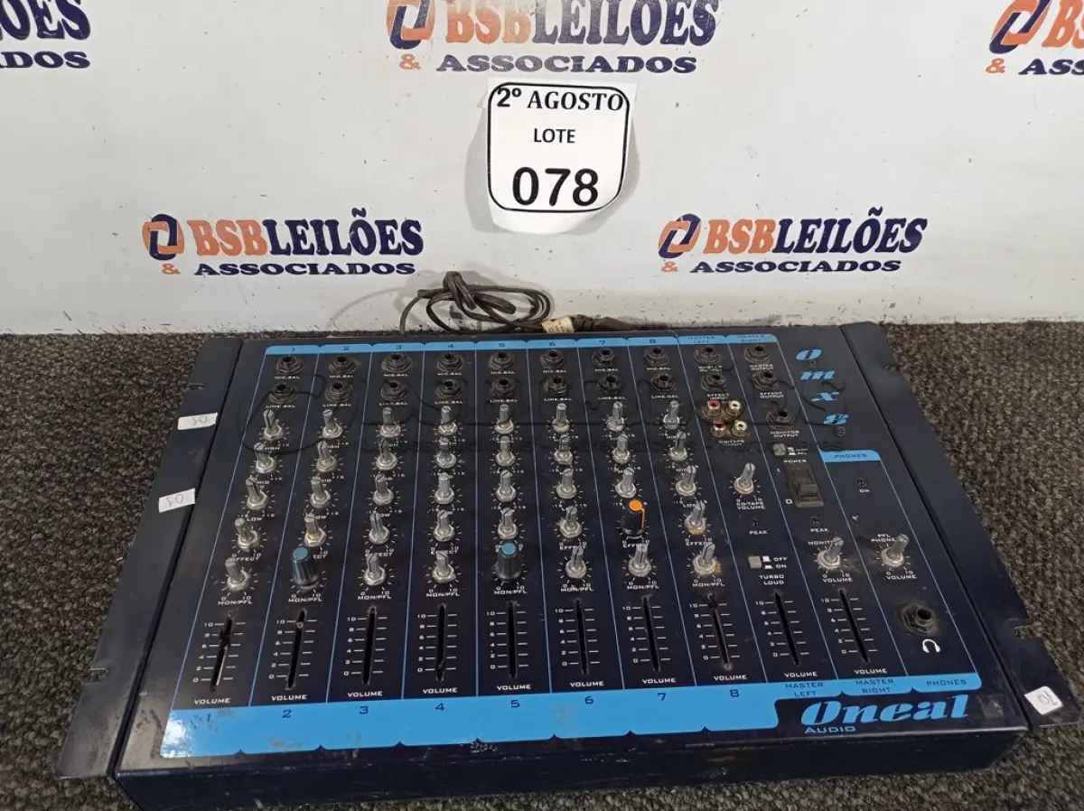 LOTE 078 - 01 MESA DE SOM DA MARCA ONEAL 220V. (NO ESTADO) ATENÇÃO! FAZER A VISITAÇÃO ANTES DE ARREMATAR, NÃO SABEMOS SE FUNCIONA. LEILÃO NÃO TEM GARANTIA E NEM DEVOLUÇÃO, SUJEITO A POSSÍVEIS AVARIAS VISÍVEIS/OCULTAS E/OU AUSÊNCIA DE COMPONENTES.
