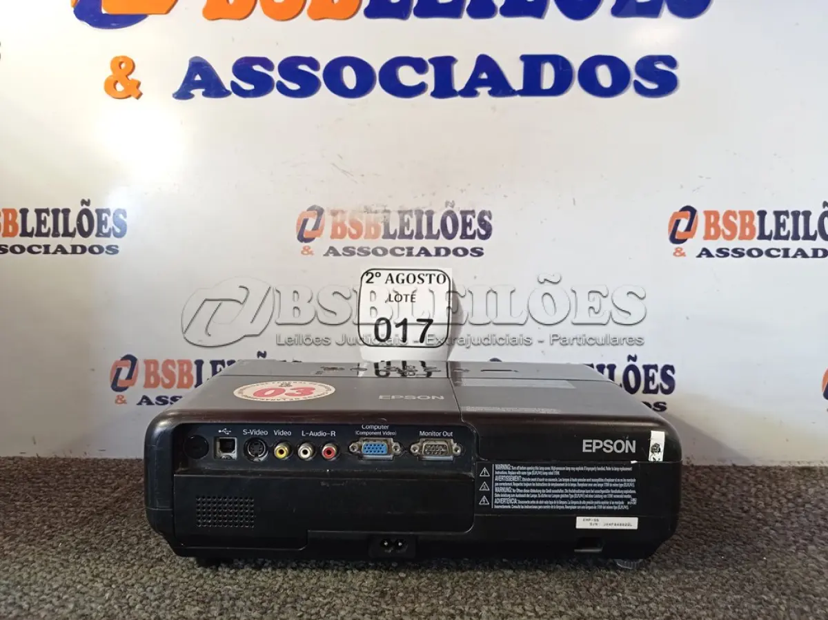 LOTE 017 - 01 PROJETOR MARCA EPSON DE 220W. (NO ESTADO) ATENÇÃO! FAZER A VISITAÇÃO ANTES DE ARREMATAR, NÃO SABEMOS SE FUNCIONA. LEILÃO NÃO TEM GARANTIA E NEM DEVOLUÇÃO, SUJEITO A POSSÍVEIS AVARIAS VISÍVEIS/OCULTAS E/OU AUSÊNCIA DE COMPONENTES.