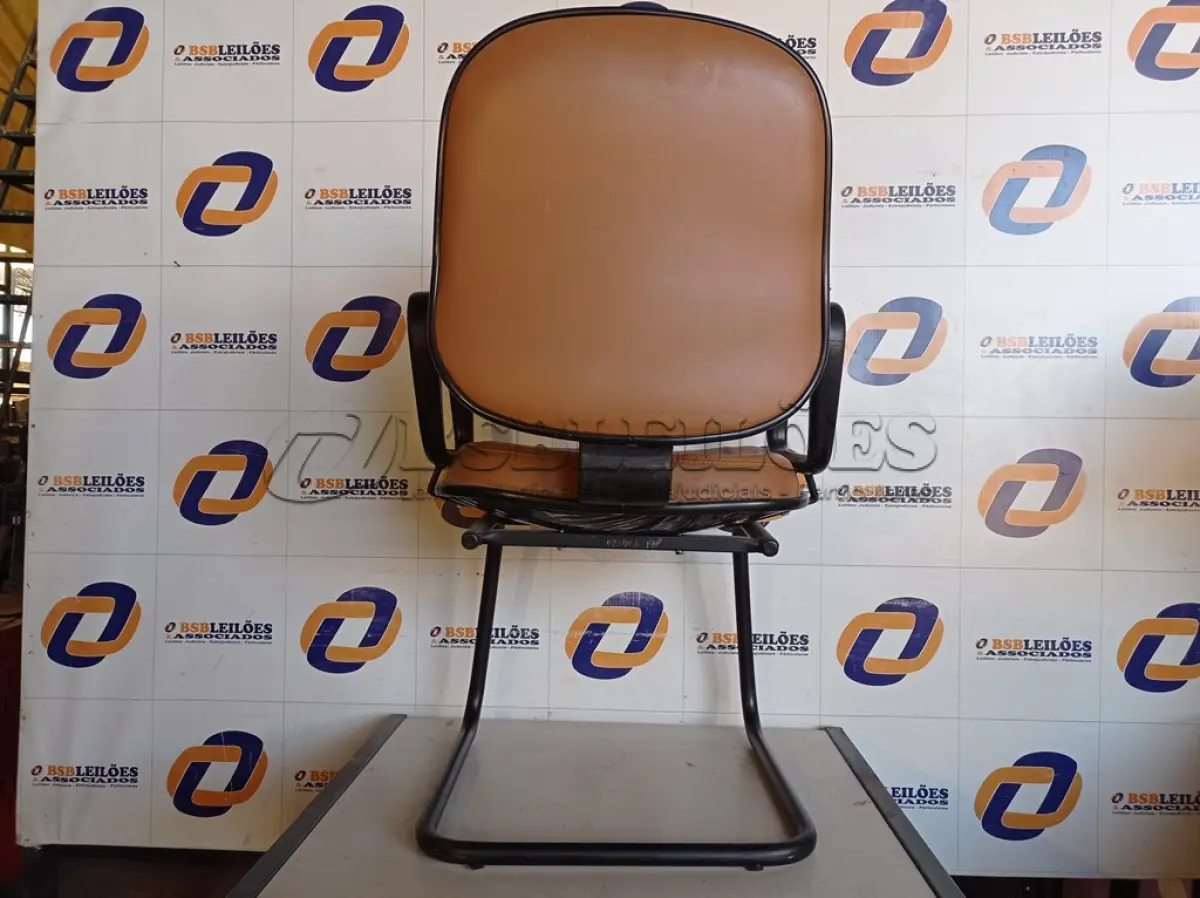 LOTE 232 - 01 CADEIRA PARA ESCRITÓRIO BASE FIXA (CHAIR). (NO ESTADO EM QUE SE ENCONTRA. SUJEITO A AVARIAS OCULTAS/VISÍVEIS.) AV9959X