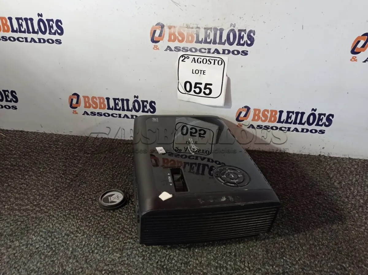 LOTE 055 - 01 PROJETOR MARCA OPTION DE 220V. (NO ESTADO) ATENÇÃO! FAZER A VISITAÇÃO ANTES DE ARREMATAR, NÃO SABEMOS SE FUNCIONA. LEILÃO NÃO TEM GARANTIA E NEM DEVOLUÇÃO, SUJEITO A POSSÍVEIS AVARIAS VISÍVEIS/OCULTAS E/OU AUSÊNCIA DE COMPONENTES.