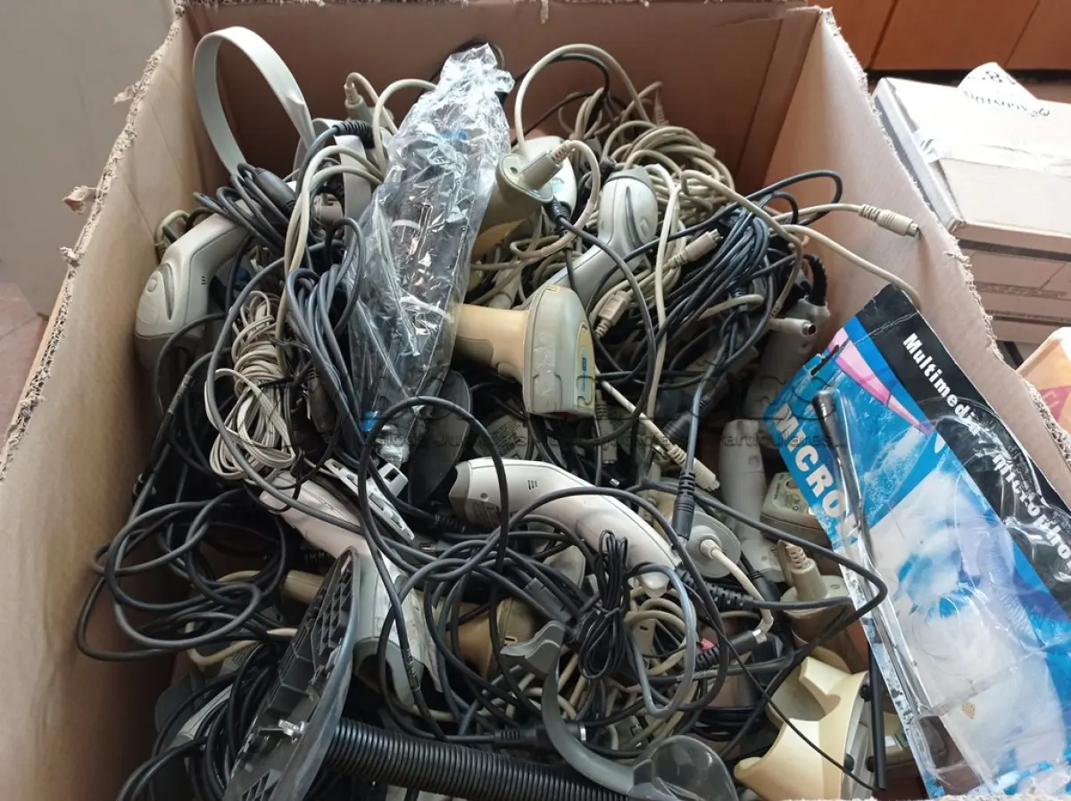 LOTE 182 - 01 LOTE COM VÁRIOS LEITORES DE CÓDIGOS DE BARRAS. (NO ESTADO) ATENÇÃO! FAZER A VISITAÇÃO ANTES DE ARREMATAR, NÃO SABEMOS SE FUNCIONA. LEILÃO NÃO TEM GARANTIA E NEM DEVOLUÇÃO, SUJEITO A POSSÍVEIS AVARIAS VISÍVEIS/OCULTAS E/OU AUSÊNCIA DE COMPONENTES.